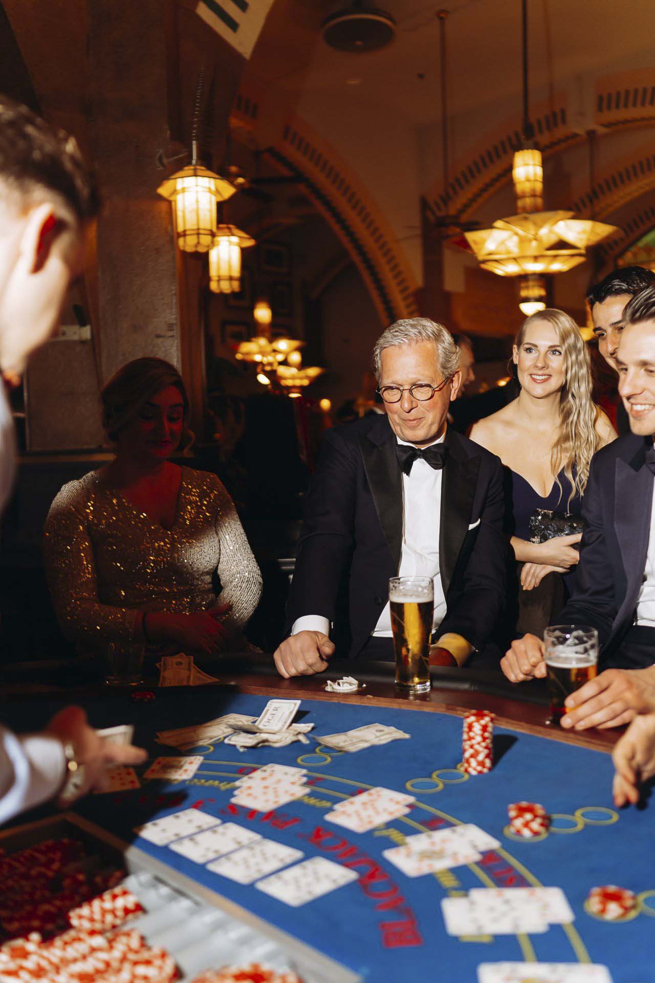 Las Vegas thema feest organiseren met casino tafels