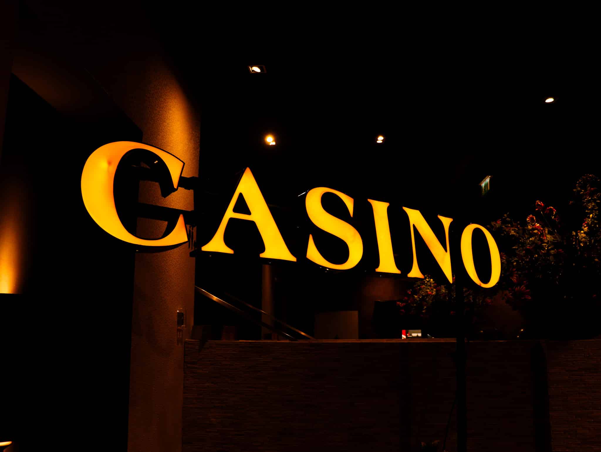 Hangend casino sign