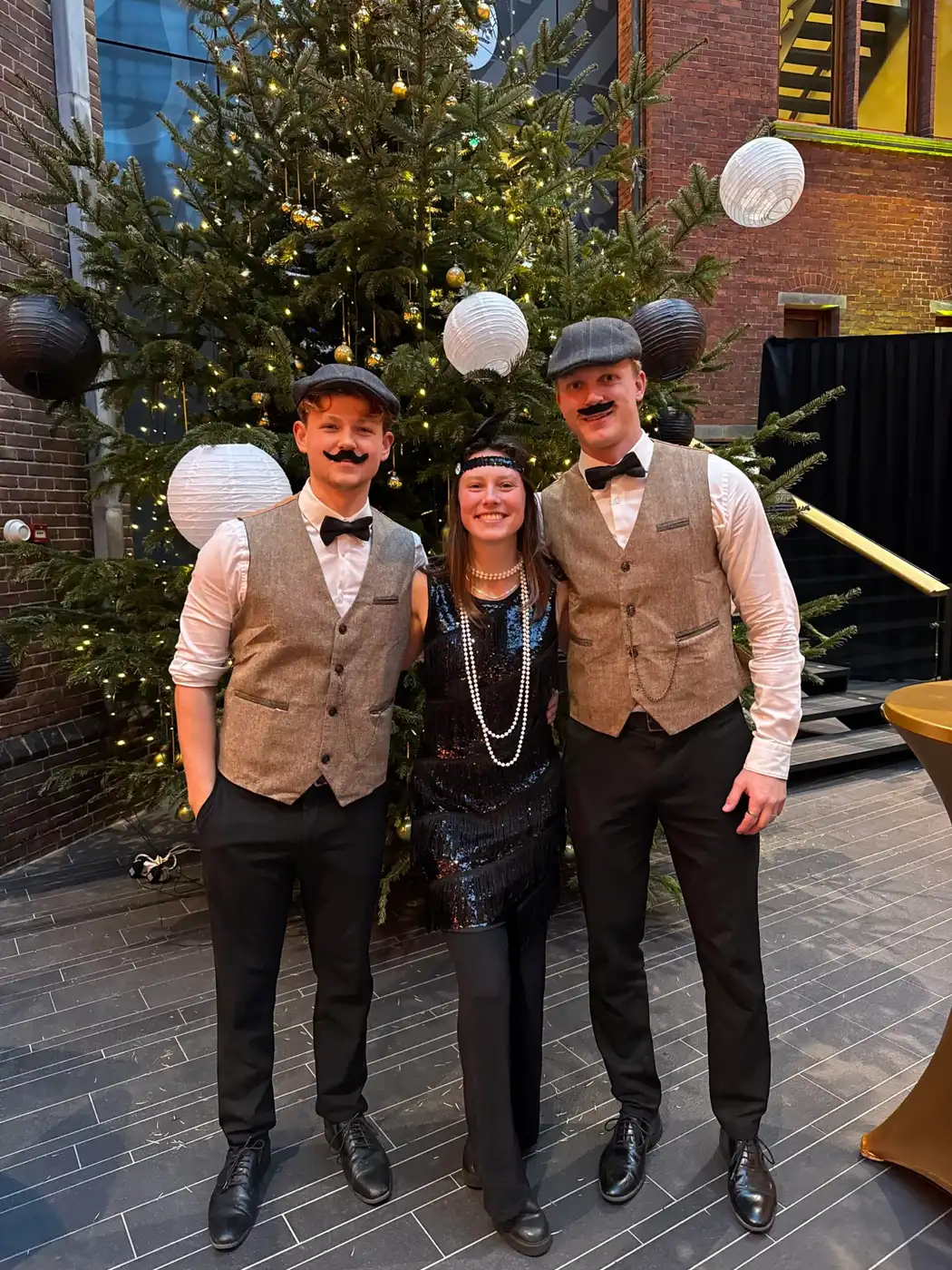 Croupiers van MCN in jaren '20 kleding tijdens een Gatsby feest