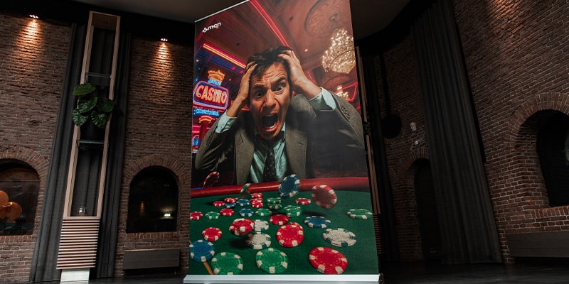 Casino themadecor achter de speeltafel