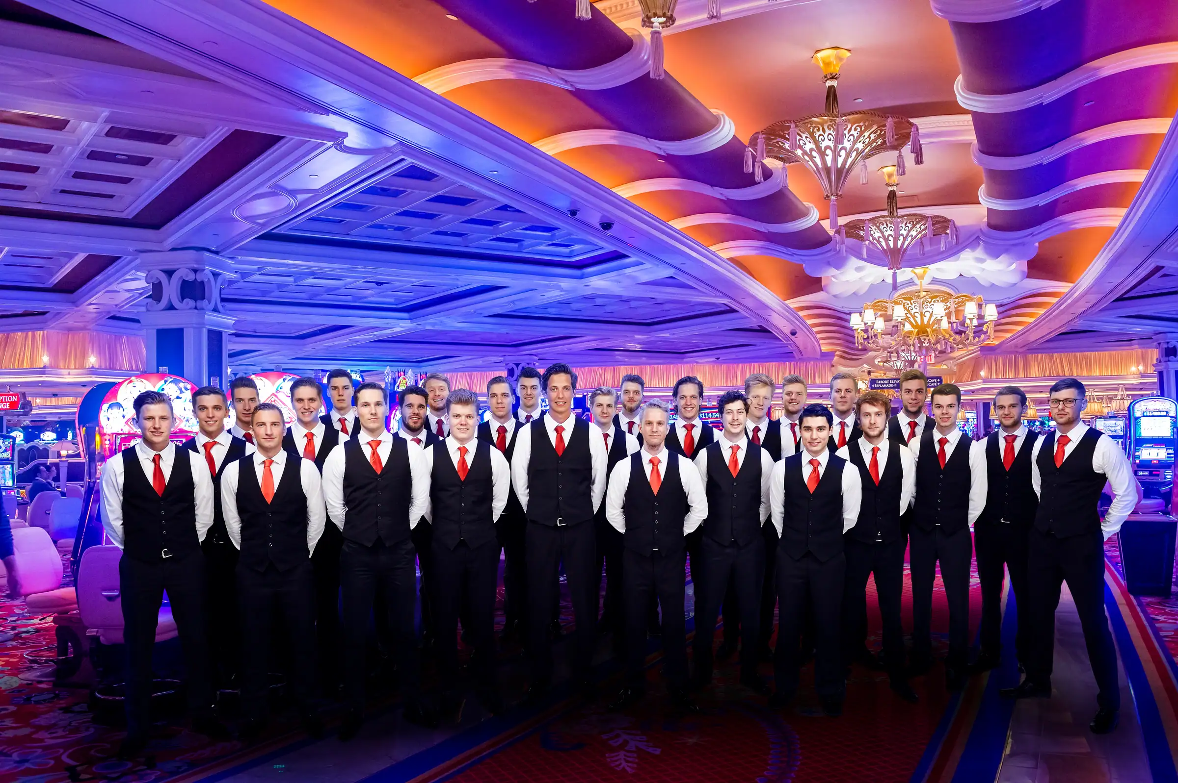 Het croupiersteam van MCN in een casinozaal